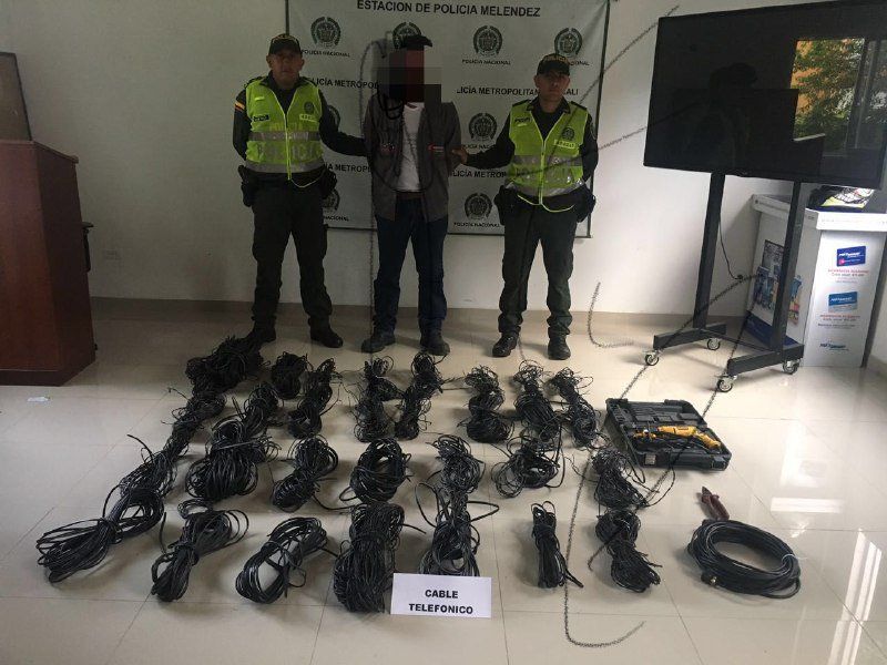 Capturan en flagrancia a 2 hombres por hurto de cables en Prados del Sur