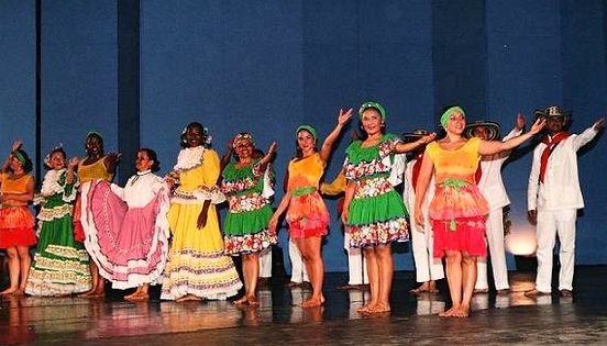 Encuentro de danzas folclóricas Mercedes Montaño arranca Temporada de Festivales