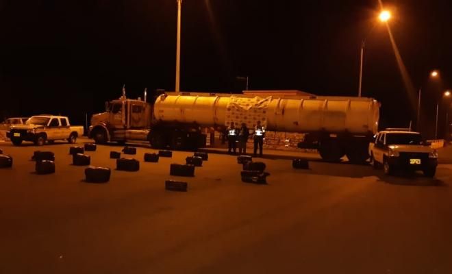 Incautados 334 kilos de droga dentro de camión cisterna en la vía Cali- Andalucía