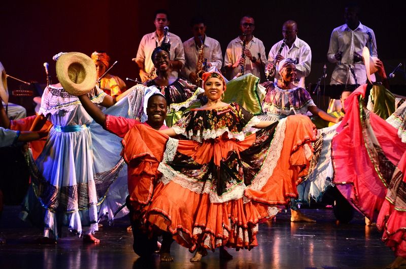 Cincuentenario del Grupo de Danzas Folclóricas "Carmen López"