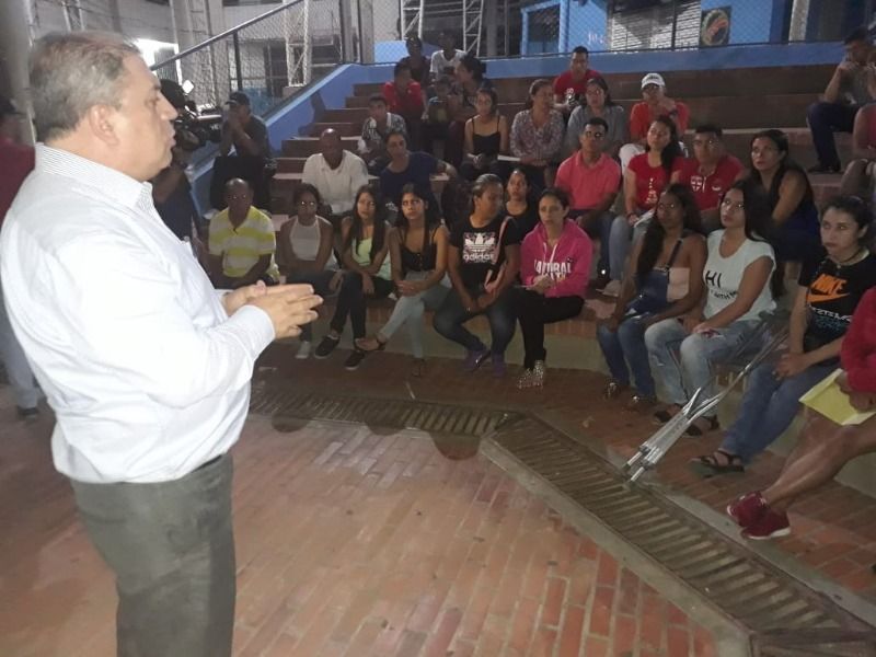 Jóvenes en riesgo de la Comuna 1 reciben becas para estudios universitarios