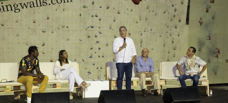 Presidente y Alcalde interactuaron con artistas del Petronio Álvarez
