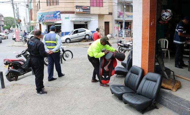 Policía inspeccionó comercios de autopartes