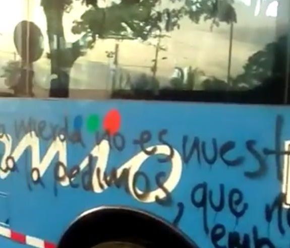 Buses del MIO fueron objeto de actos vandálicos por presuntos estudiantes