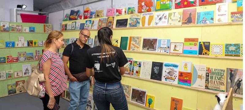 Con una amplía y variada programación arrancó la Feria Internacional del Libro