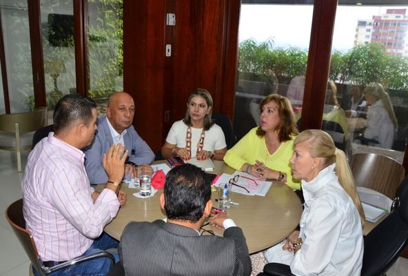 Dilian Francisca Toro y Clara Luz Roldán iniciaron proceso de empalme