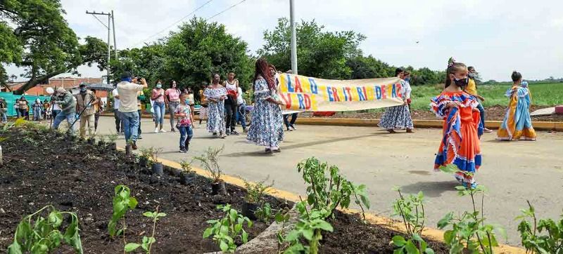 Siembra en el Jardín de la Vida homenajeó a estudiantes de Llano Verde