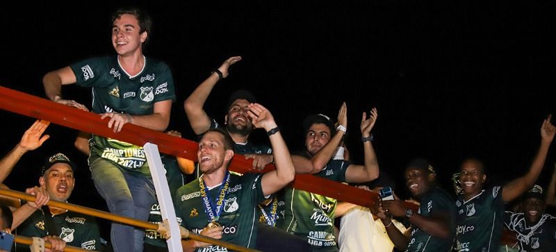 Hinchas celebraron la décima estrella del Deportivo Cali