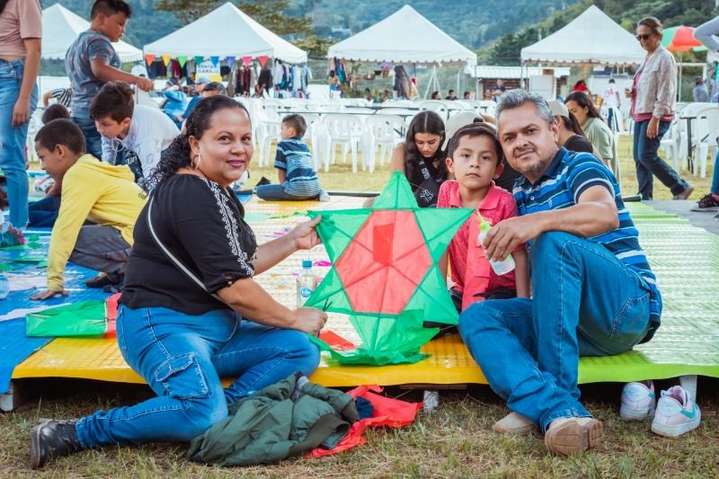 Familias del corregimiento Pichindé disfrutaron del Festival de Cometas