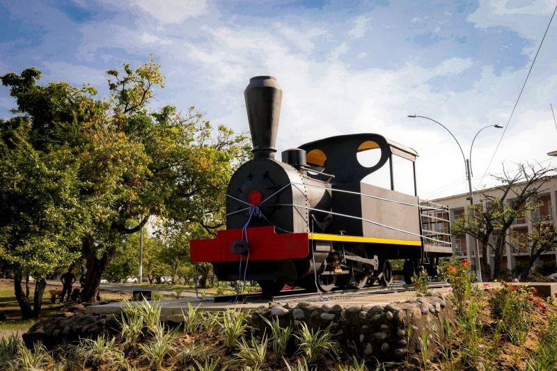 Icónica locomotora del Monumento al Ferrocarril