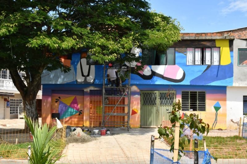 Bulevar de Oriente se embellece con coloridos murales