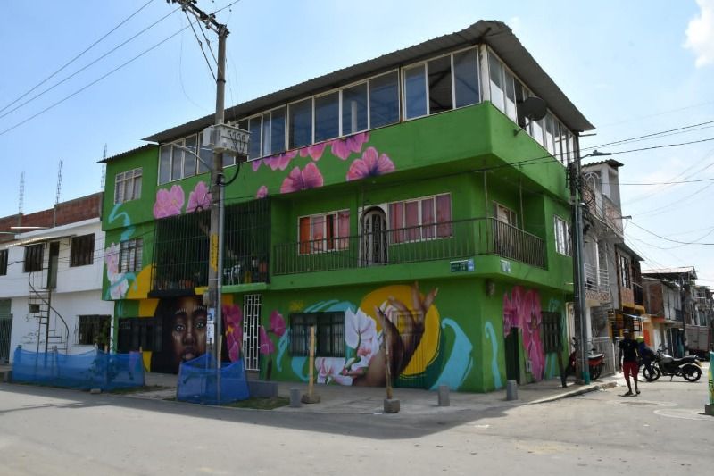 Bulevar de Oriente se embellece con coloridos murales