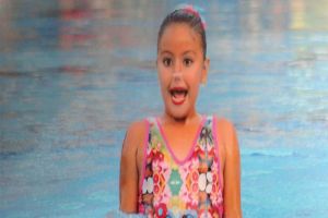 Caleña de 9 años se coronó triple campeona de nado sincronizado en EE.UU.