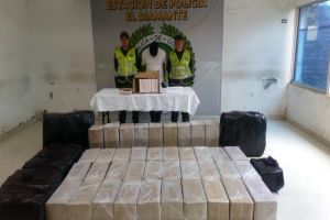 Decomisados 350 kilos de marihuana camuflado en resmas de papel y cajas de cartón