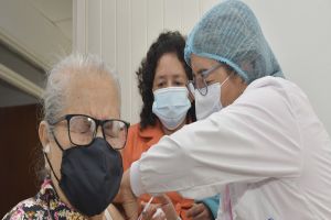 Más de 13 mil abuelos inmunizados el fin de semana