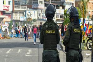 Policías y civiles resultaron lesionados en intentos de generar disturbios