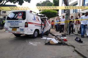 Un muerto y cuatro heridos en siniestro vial con ambulancias