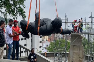 Estatua de Sebastián de Belalcázar retorna a su pedestal